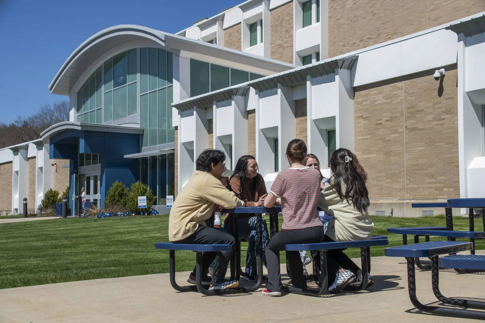 GBCC students gathering outside